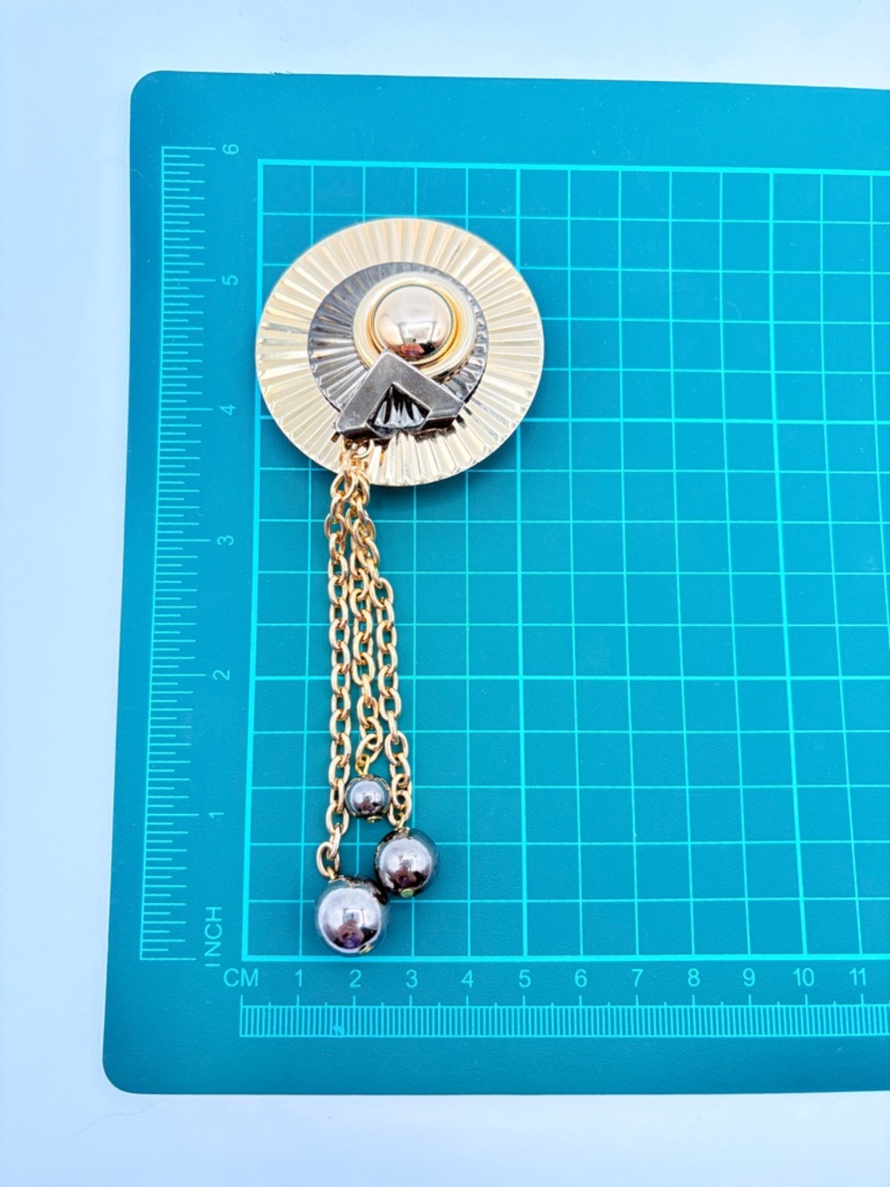 Vintage Statement Sunburst Brooch with Chain Tassel Drop - Picture 6 of 6
